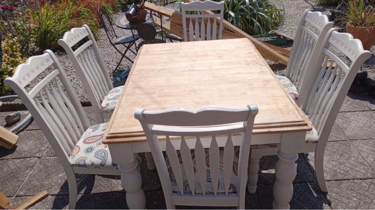 Table and Chairs - Image 2