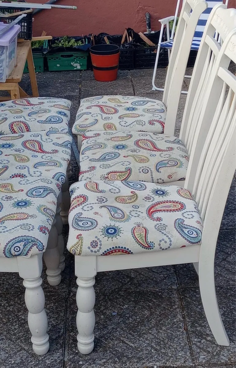 Table and Chairs - Image 3