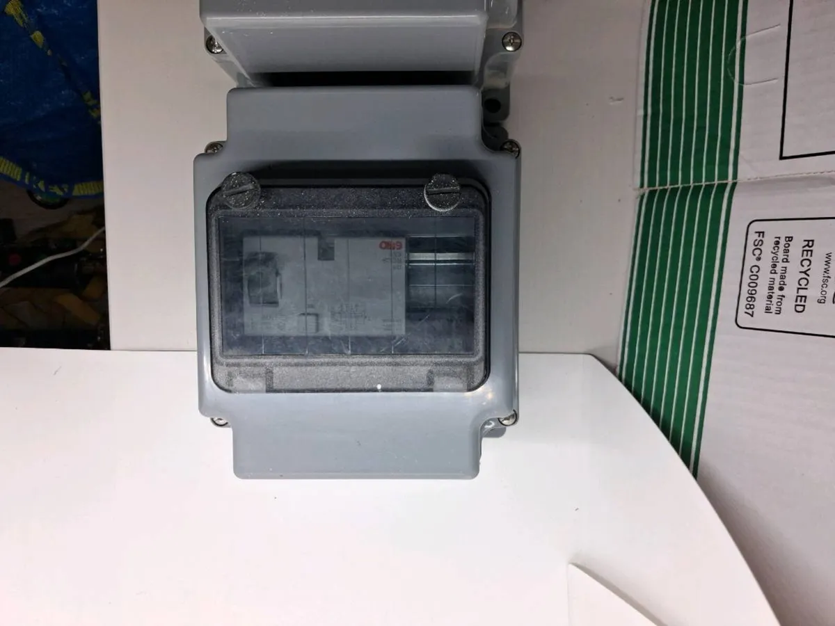 Postage - Garo Switched Interlock Socket 63A 380-4 - Image 4