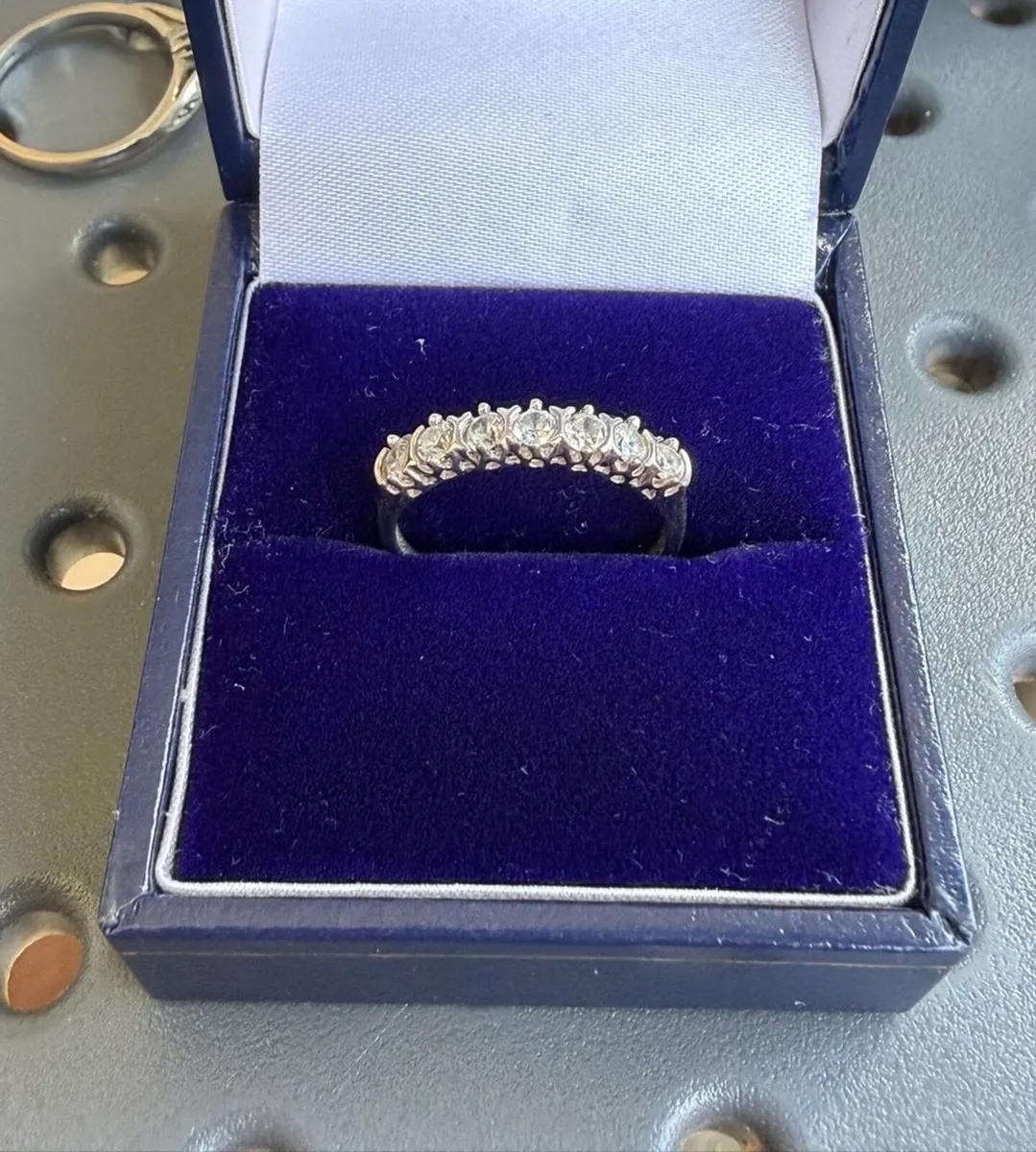 7 stone 9ct White Gold ring (Size M) - Image 4