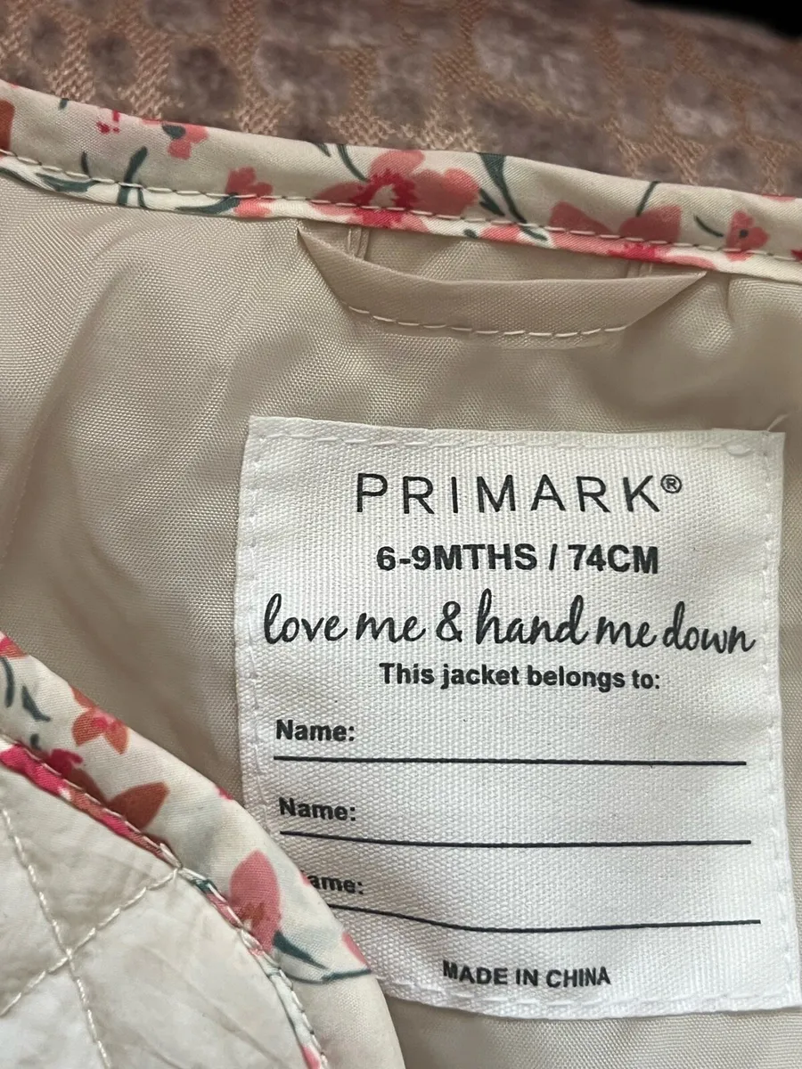 Girls new jacket 6/9 mths €5 - Image 3