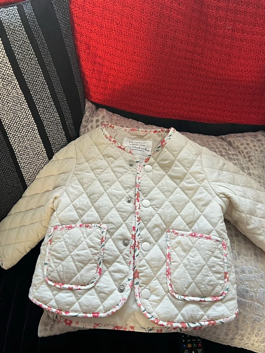 Girls new jacket 6/9 mths €5 - Image 4