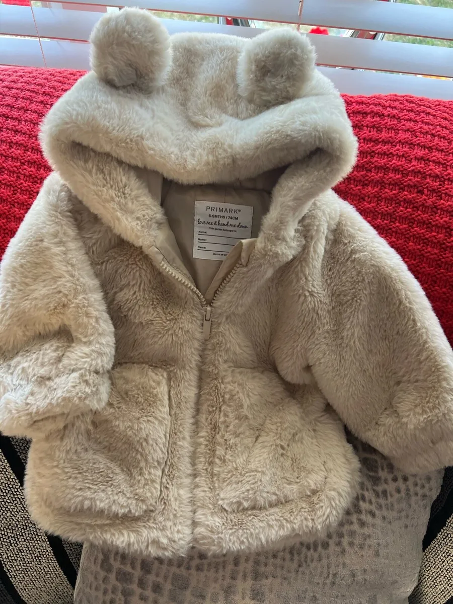 Girls stunning jacket 6/9 mths €5 - Image 3