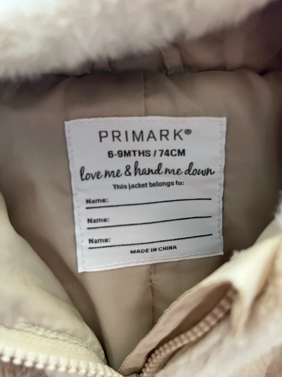 Girls stunning jacket 6/9 mths €5 - Image 4