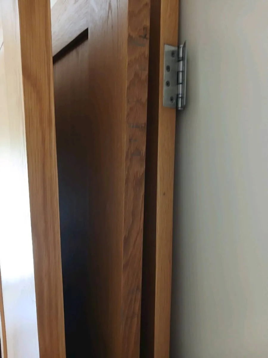 6 solid oak doors,  32w × 81h. included is the han - Image 3