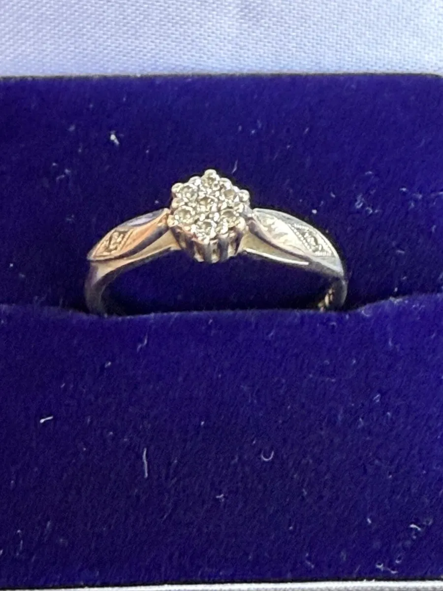 9ct White Gold Cluster Ring (Size N) - Image 3