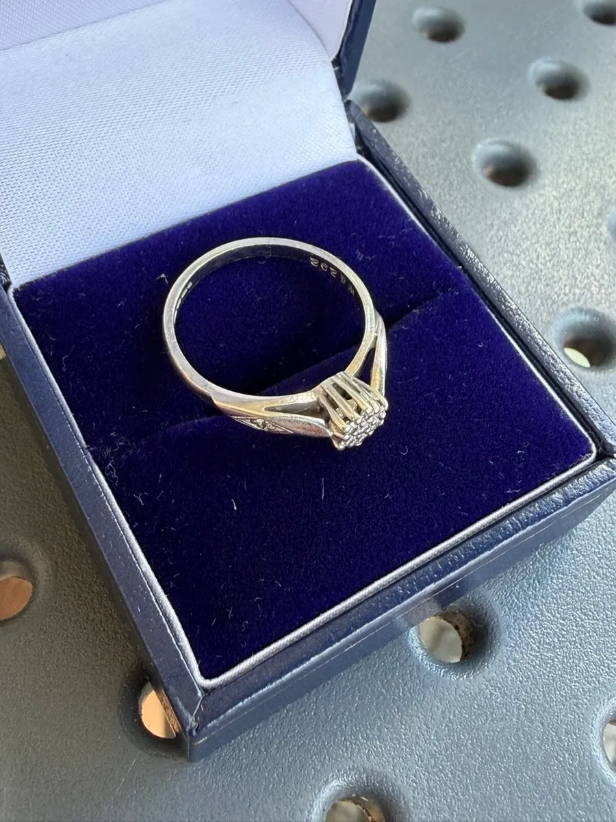 9ct White Gold Cluster Ring (Size N) - Image 4