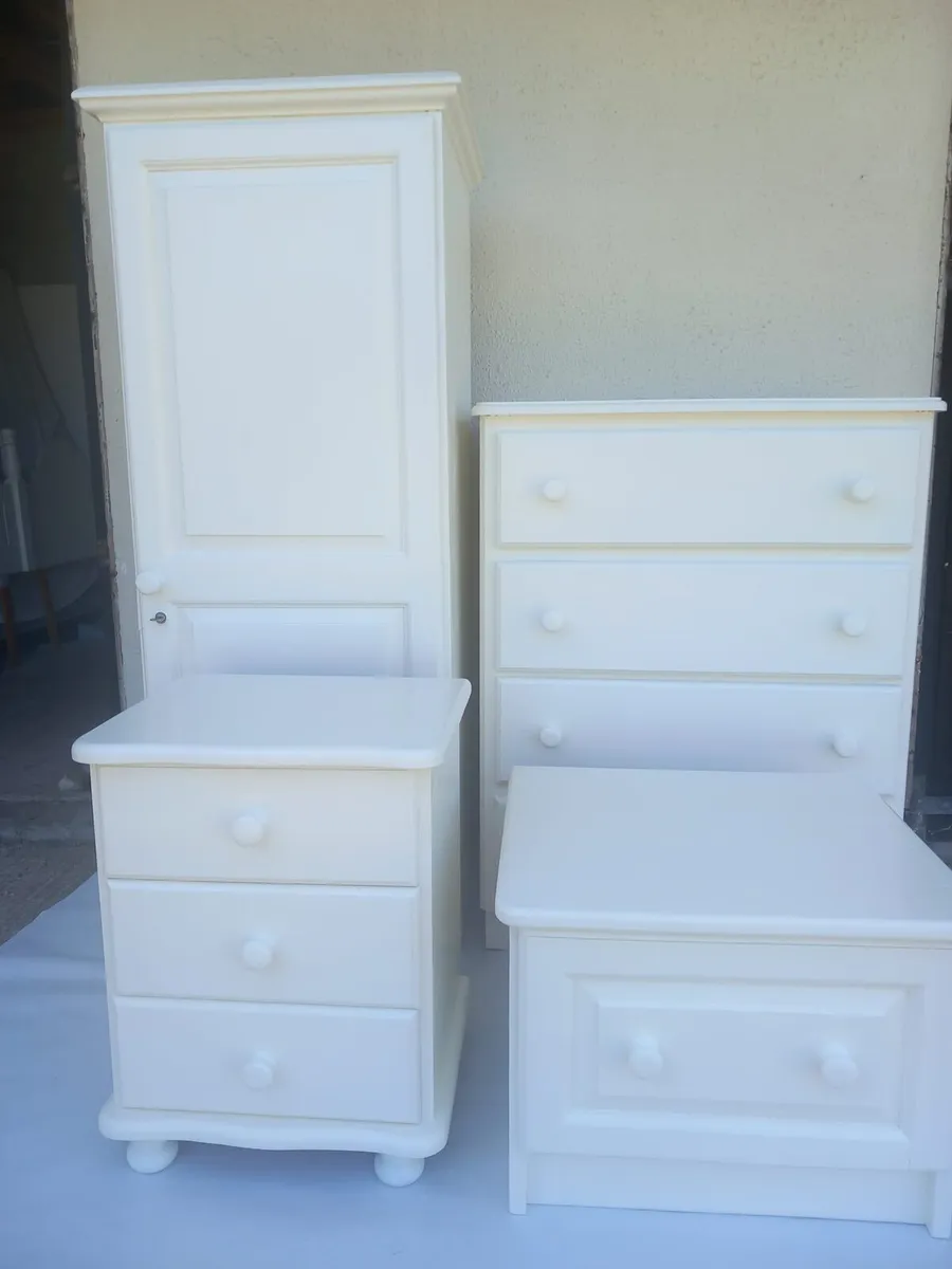 Bedroom furniture - Image 4