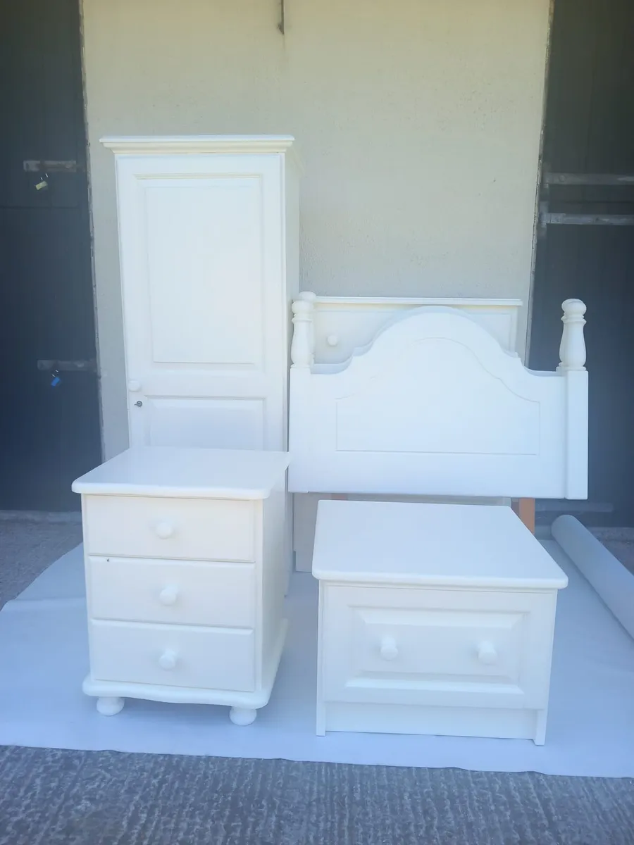 Bedroom furniture - Image 1