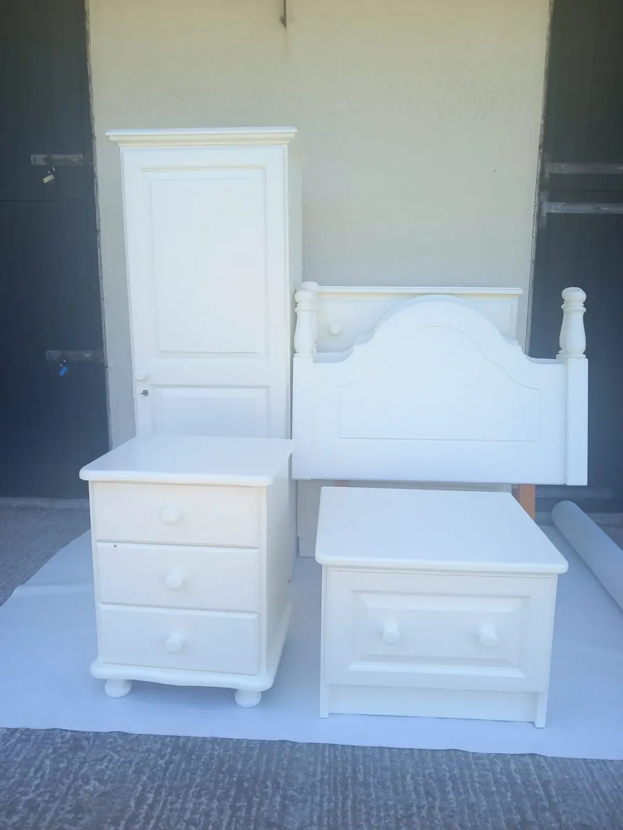 Bedroom furniture - Image 2