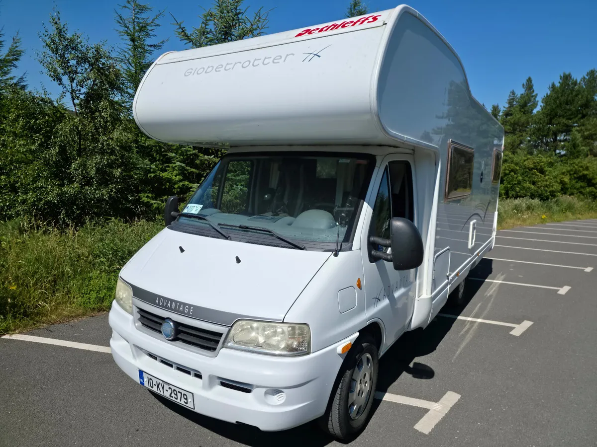 2010 DETHLEFF GLOBETROTTER A6971 FIXED REAR BED - Image 2