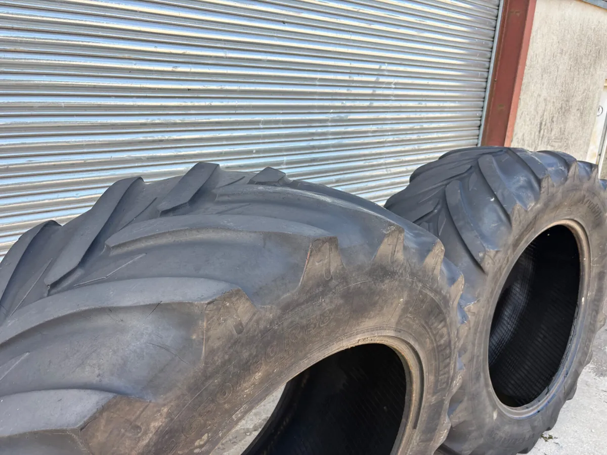650/60/38 Michelins - Image 4