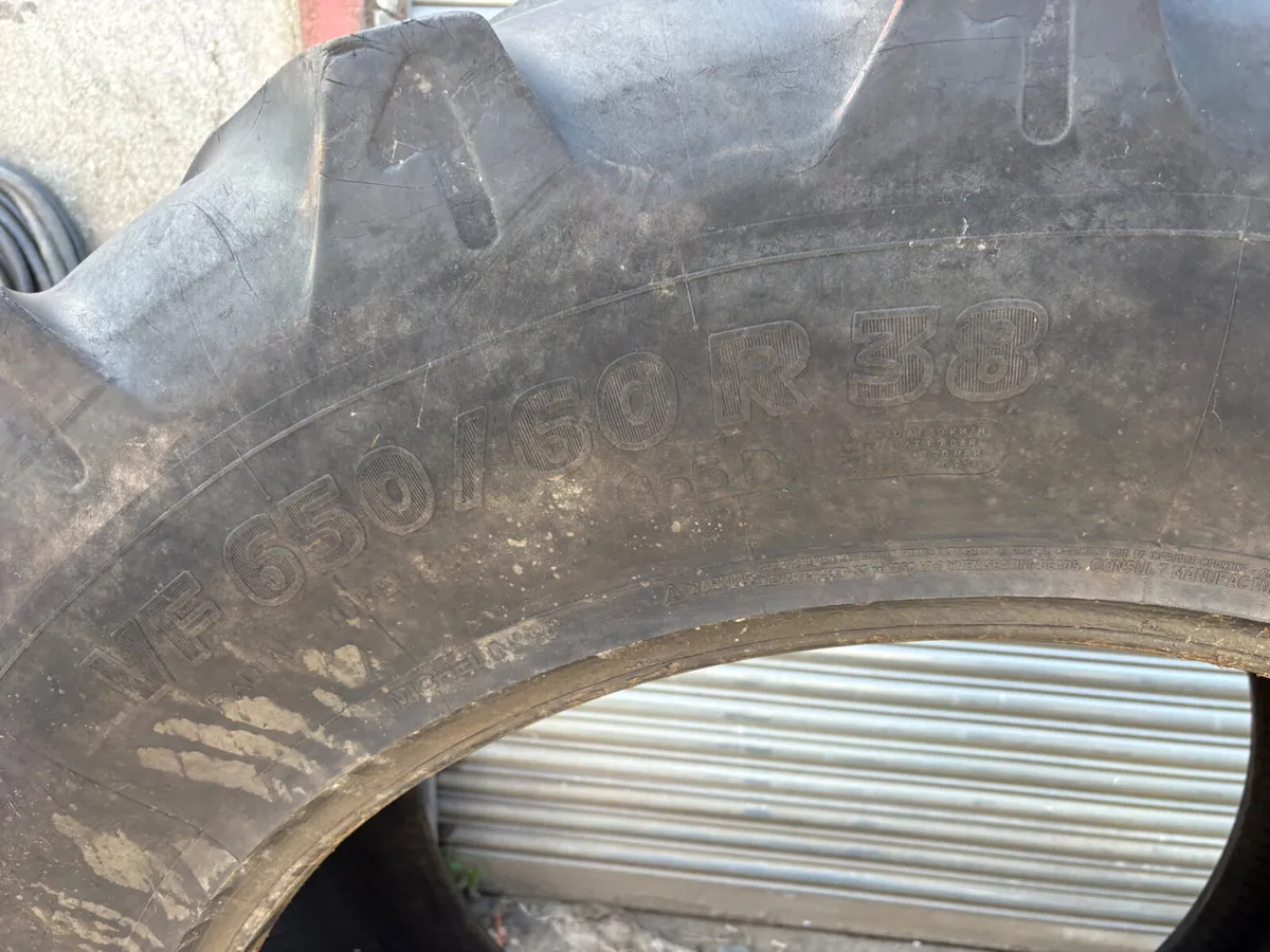 650/60/38 Michelins - Image 2
