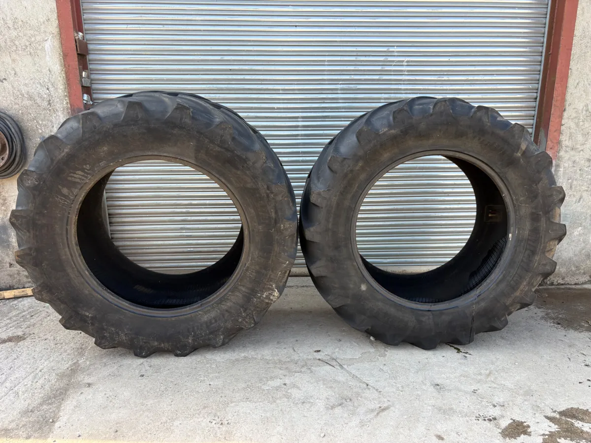 650/60/38 Michelins - Image 3