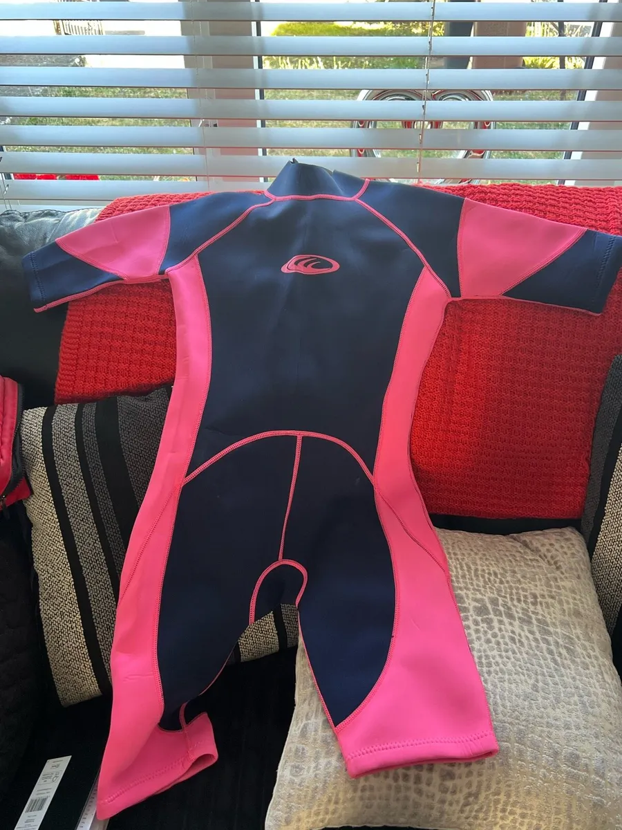 Girls wetsuit 31/32” €10 - Image 1