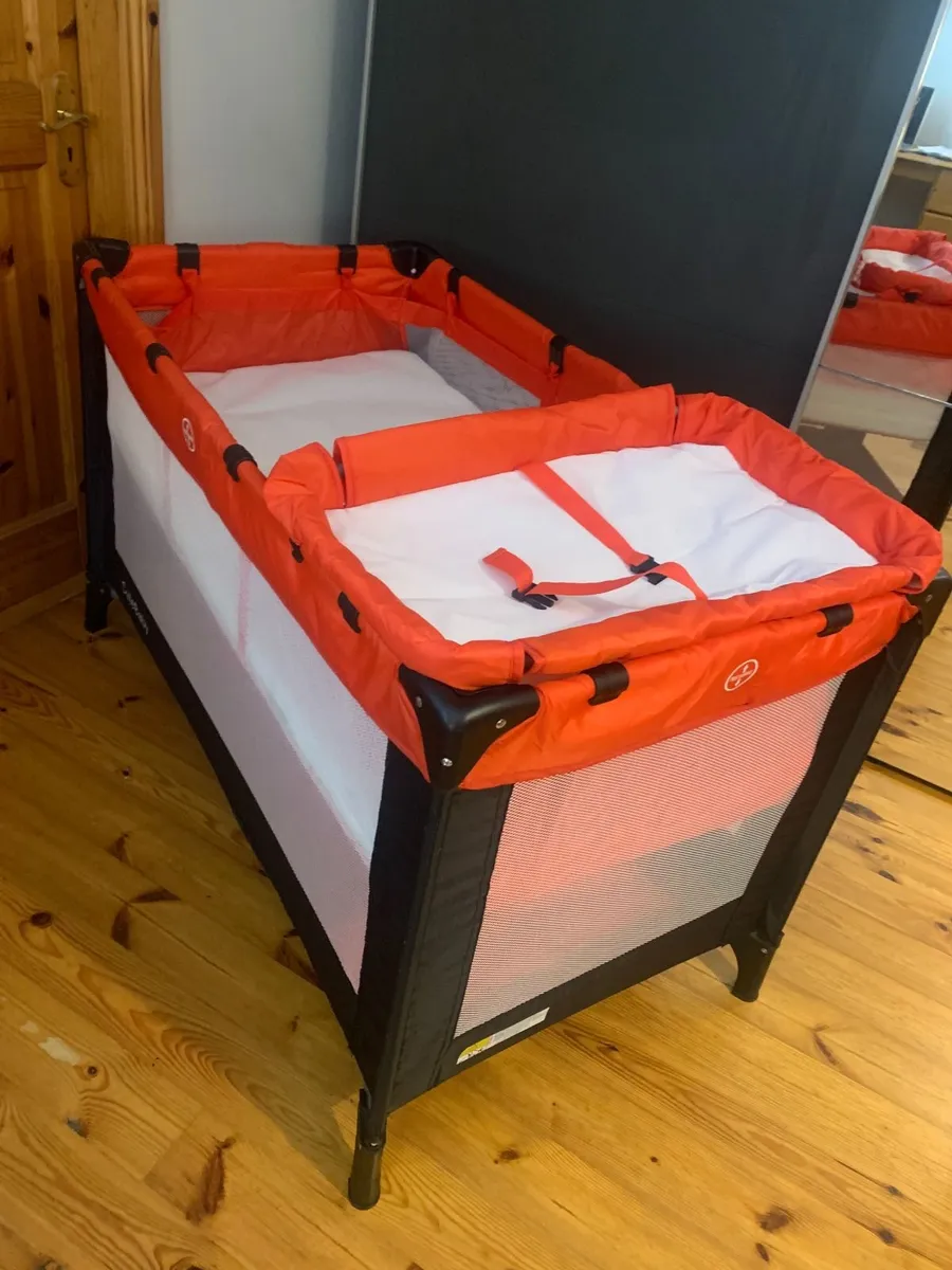 Travel cot/playpen/ changing area - Image 3
