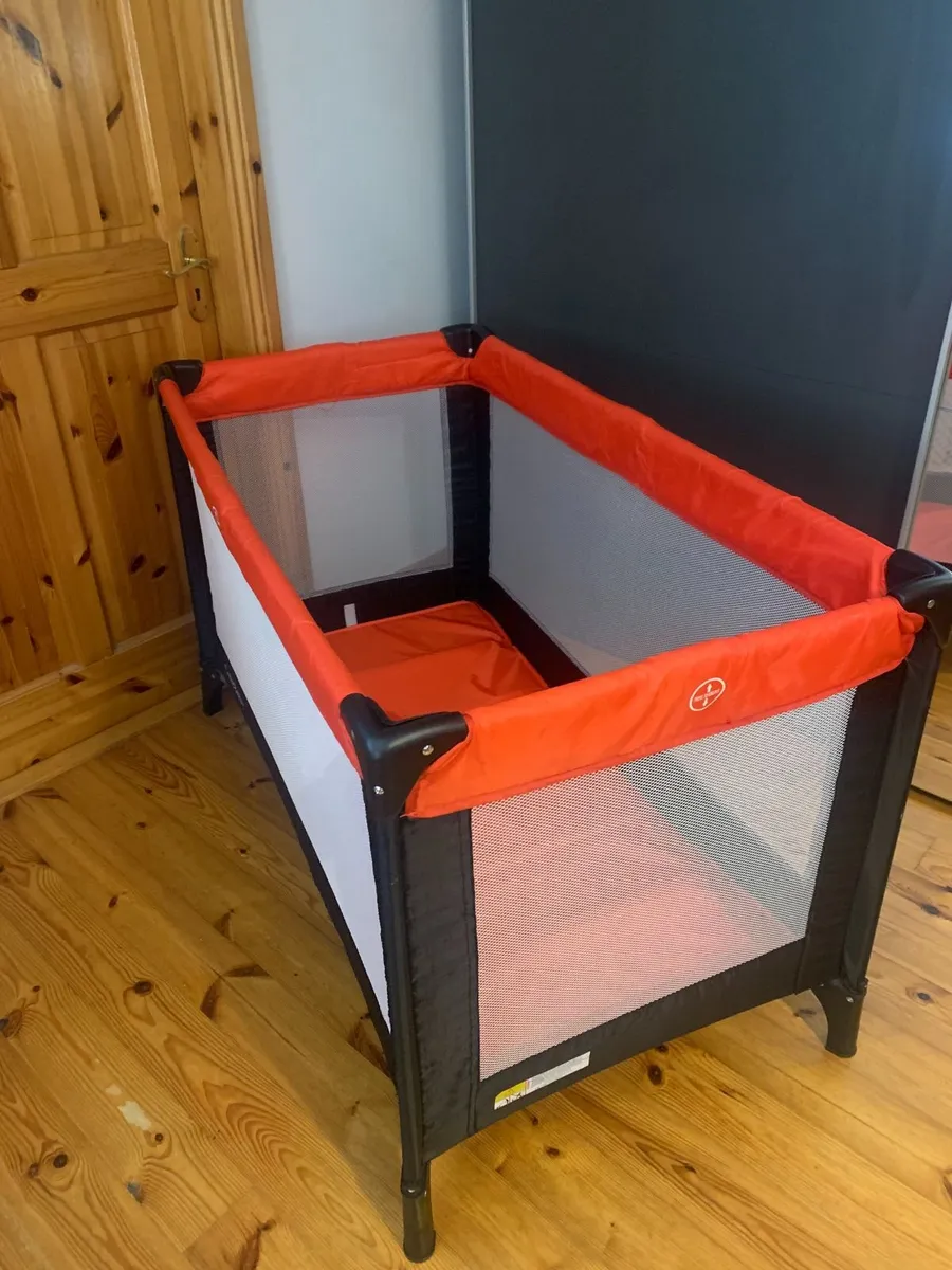 Travel cot/playpen/ changing area - Image 1
