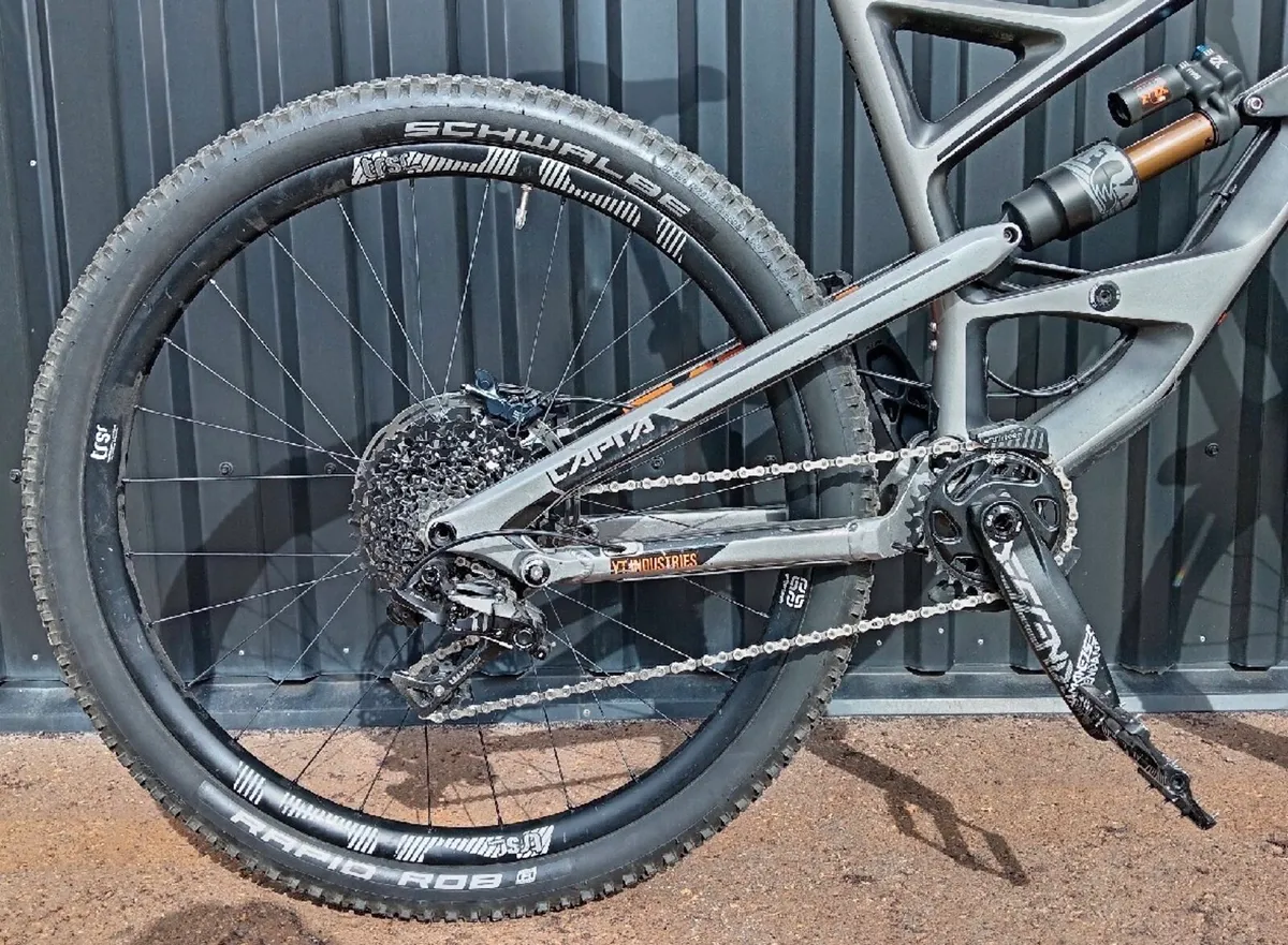 Yt Capra CF Pro - Image 3