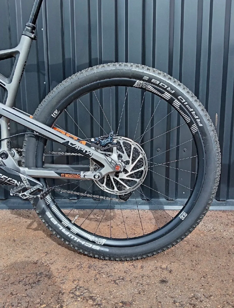 Yt Capra CF Pro - Image 4