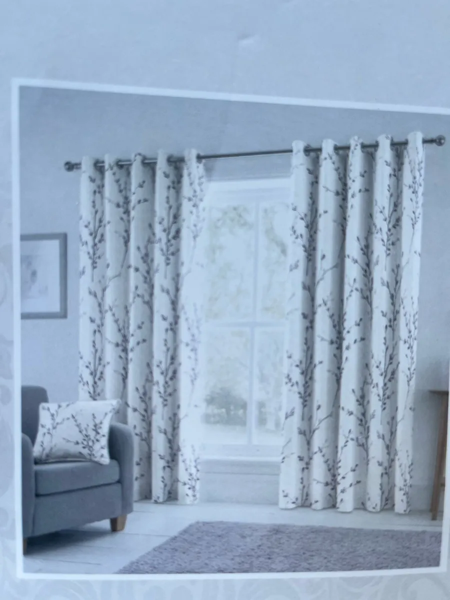 Curtains - Image 2