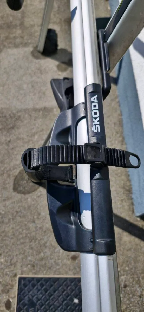 Skoda Octavia Roof Bars & Thule Pro Ride 591 - Image 3