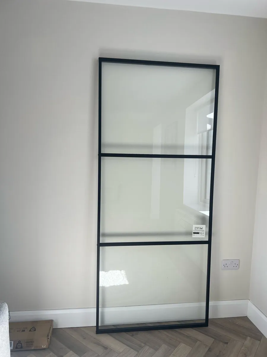 Sliding door with hardware set - Image 1