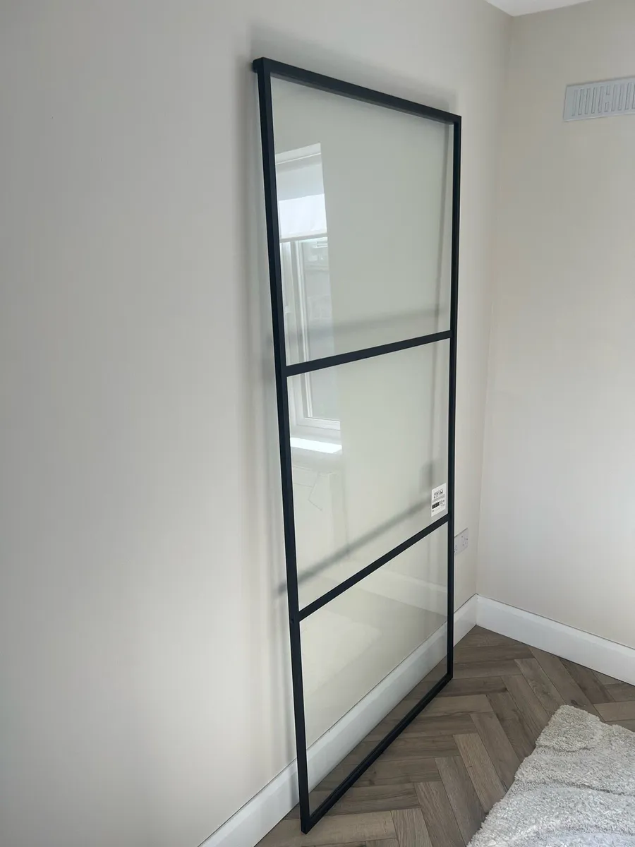 Sliding door with hardware set - Image 2