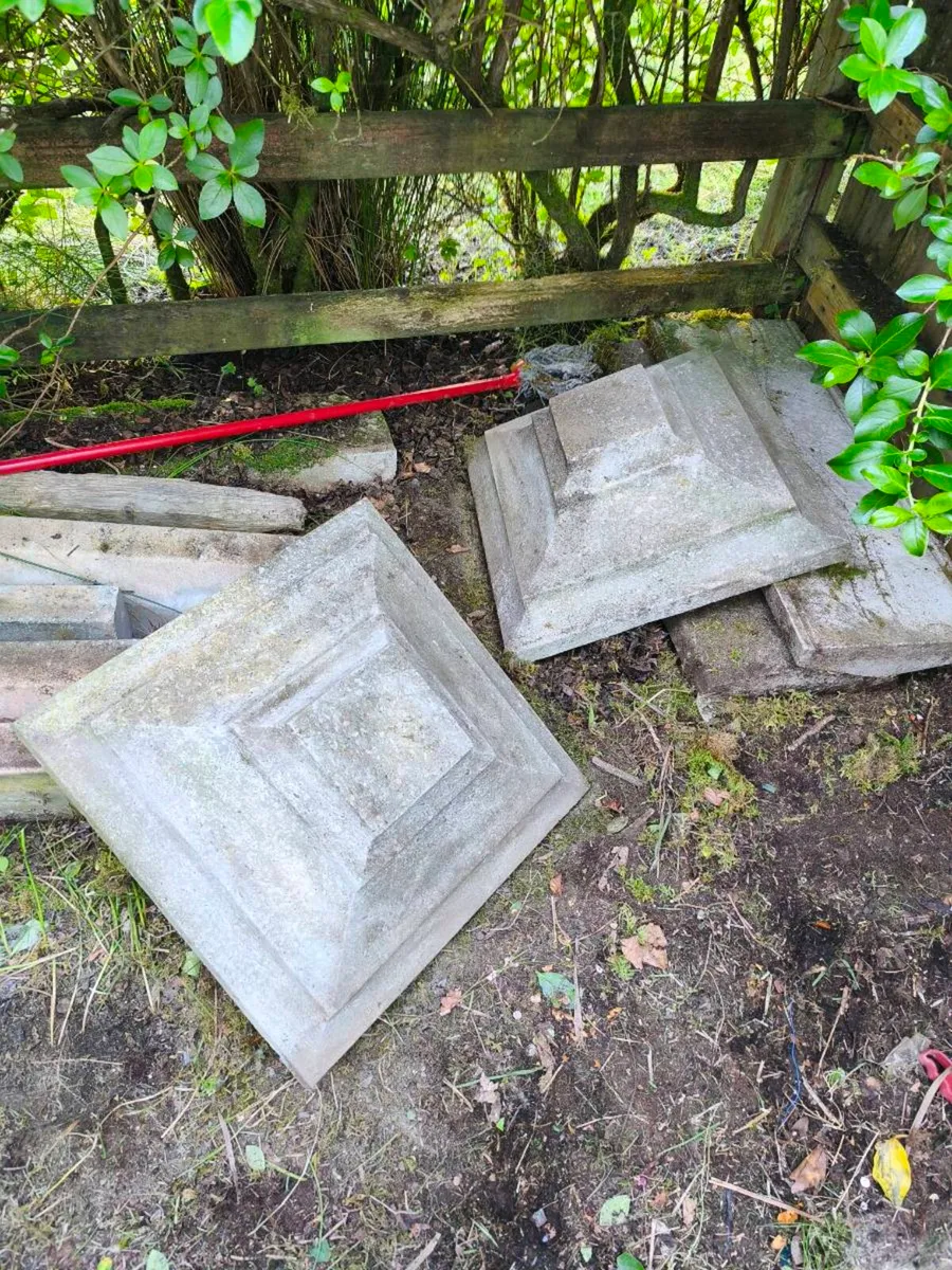 Concrete pillar caps, wall caps and kerbs - Image 1