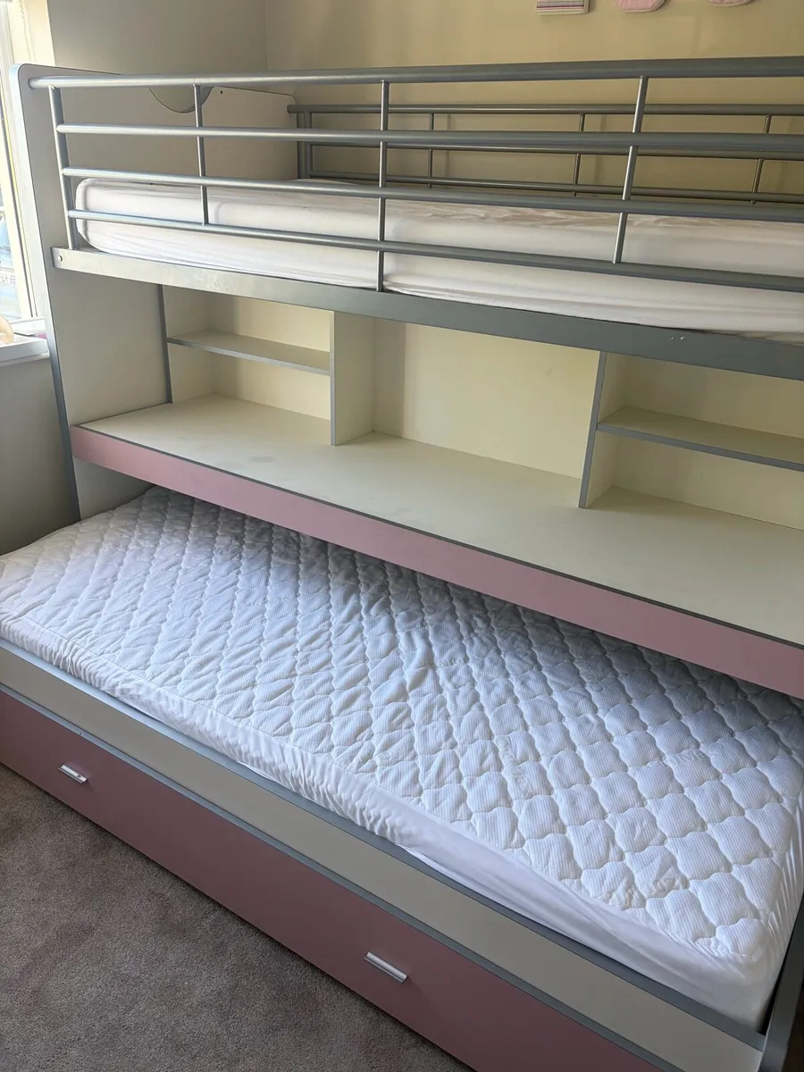 Bunk bed - Image 1
