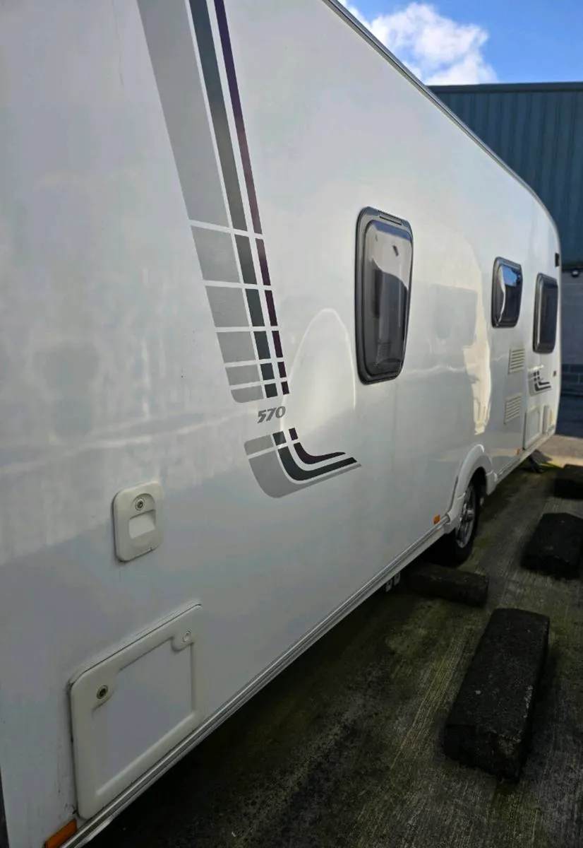 Swift challenger touring caravan 570 - Image 2