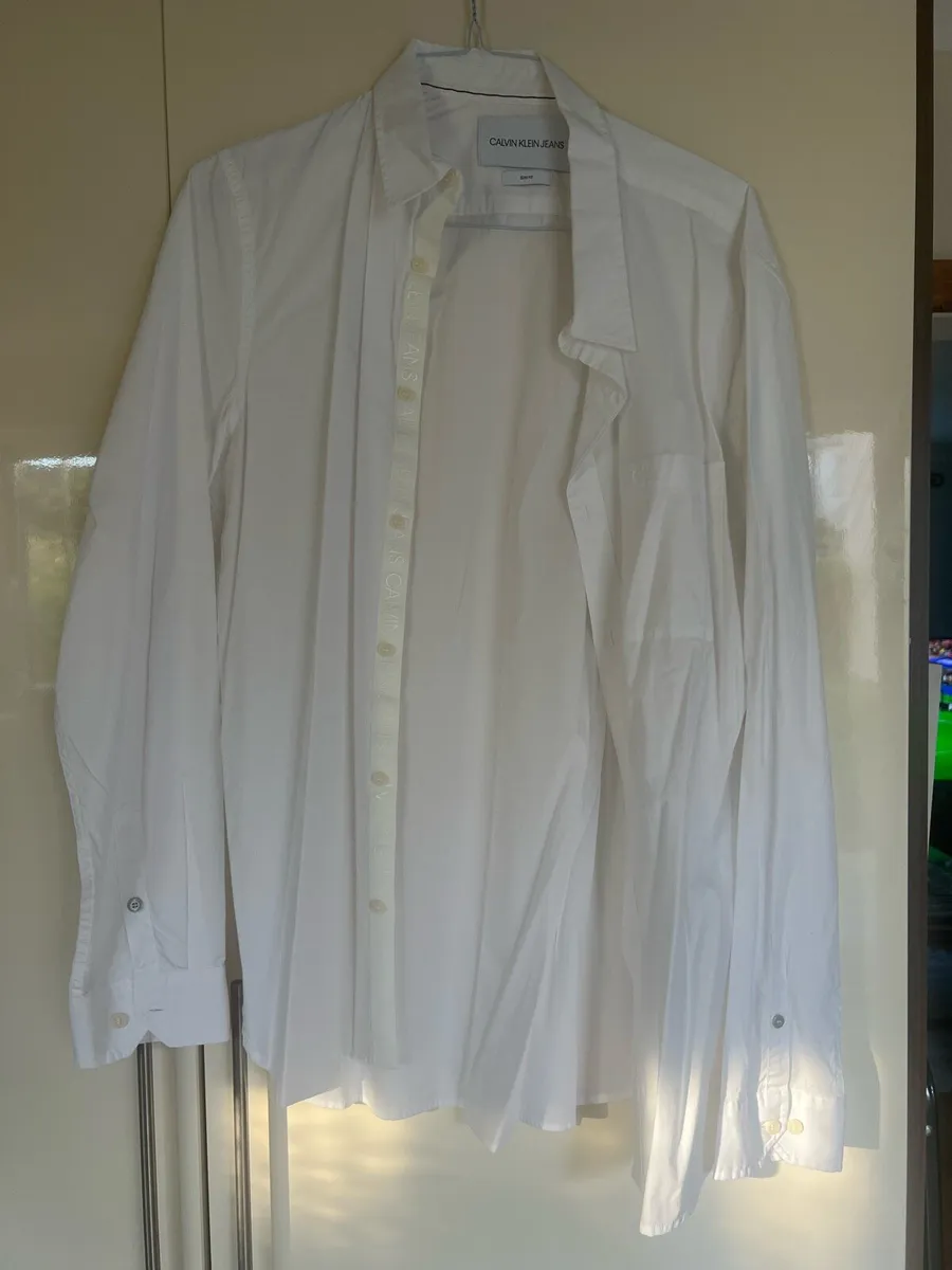 Calvin Klein gents shirt.. white.. slim fit - Image 1