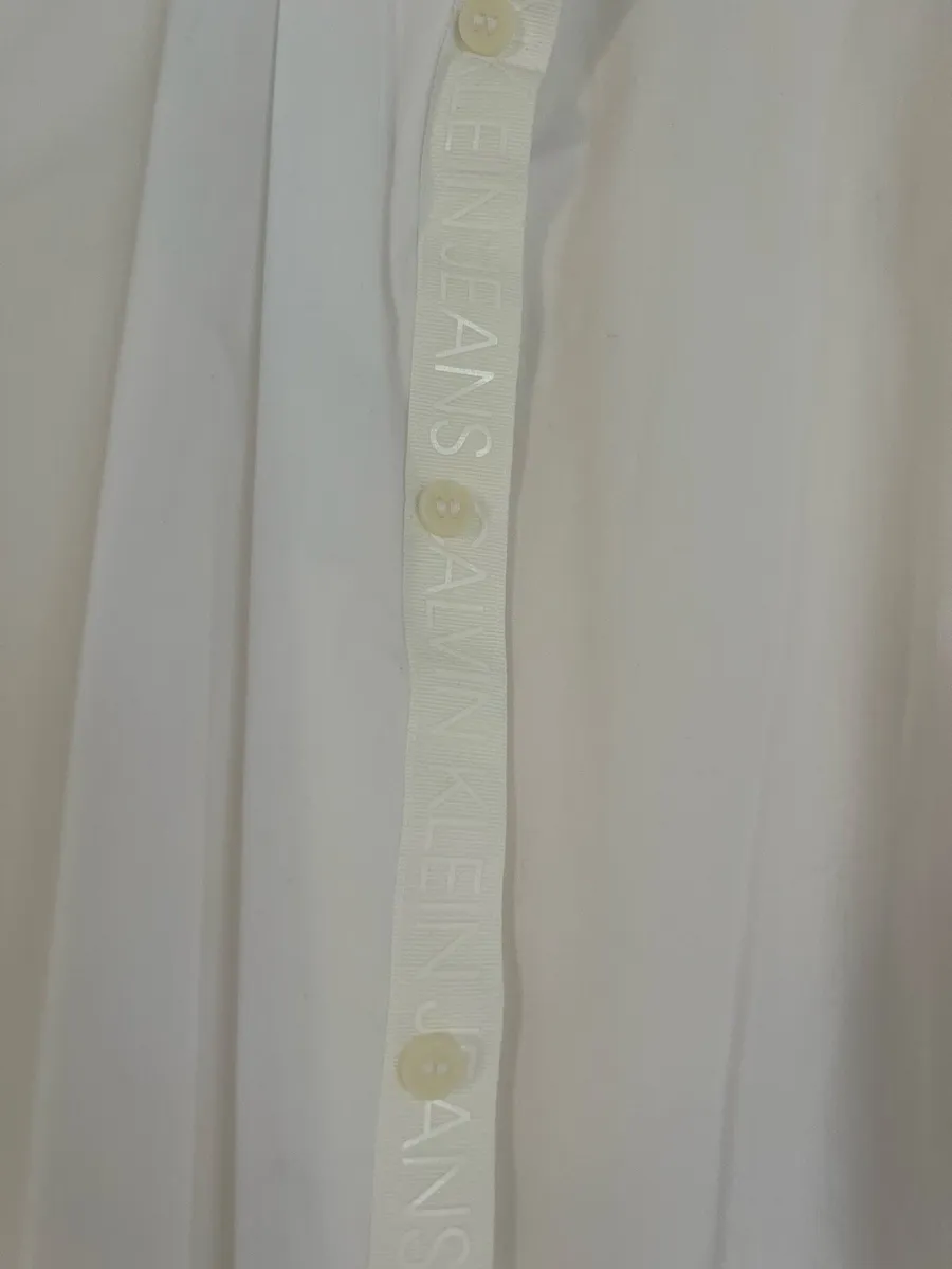 Calvin Klein gents shirt.. white.. slim fit - Image 2