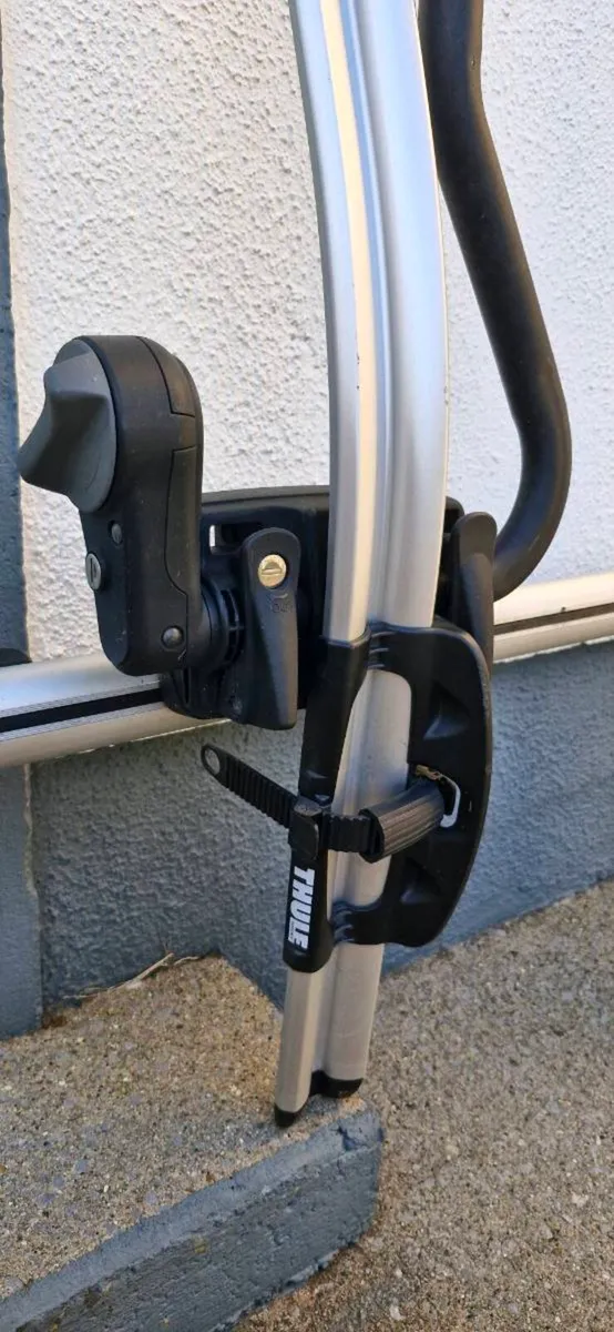 Roof Bars & Twin Thule Pro Ride Bike Carriers - Image 3