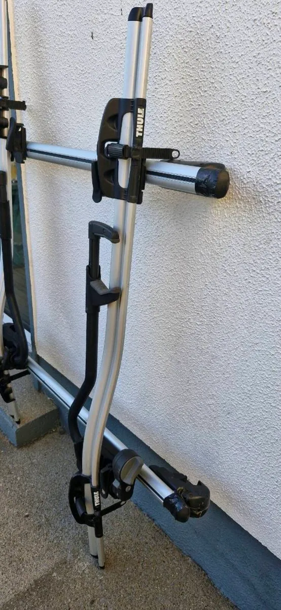 Roof Bars & Twin Thule Pro Ride Bike Carriers - Image 4