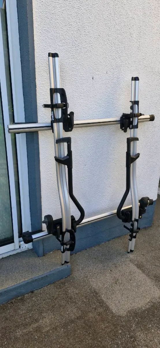 Roof Bars & Twin Thule Pro Ride Bike Carriers - Image 1