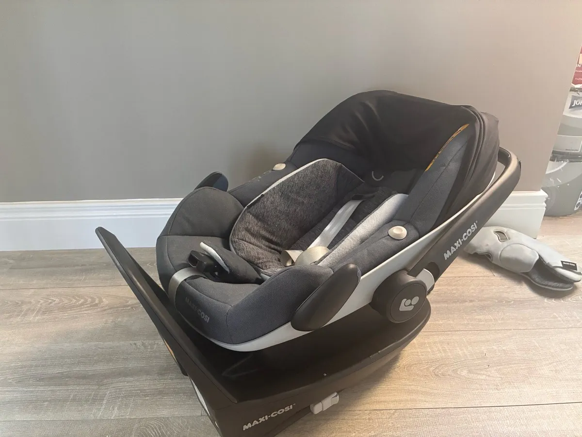 Maxi Cosi Car seat & isofix base