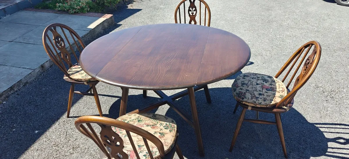 Dining table and chairs - Image 1