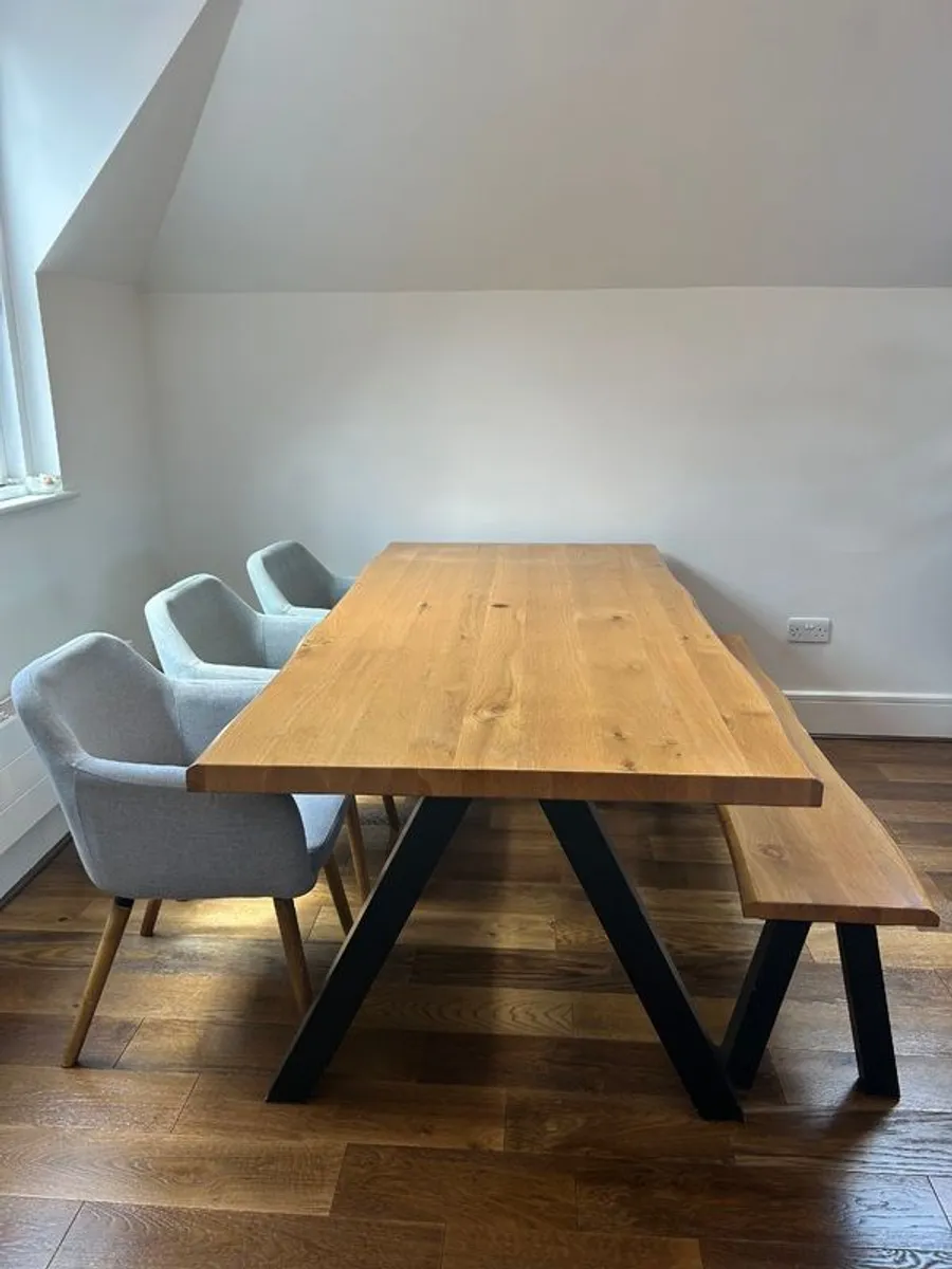Oak dining table, bench & 3 chairs - Image 4