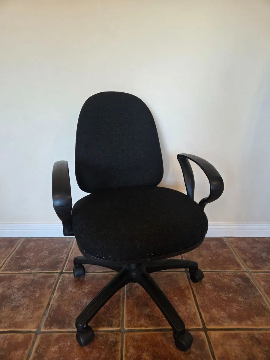 Office chair (FREE) - Image 1