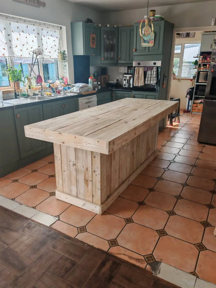 Rustic kitchen island - Image 2