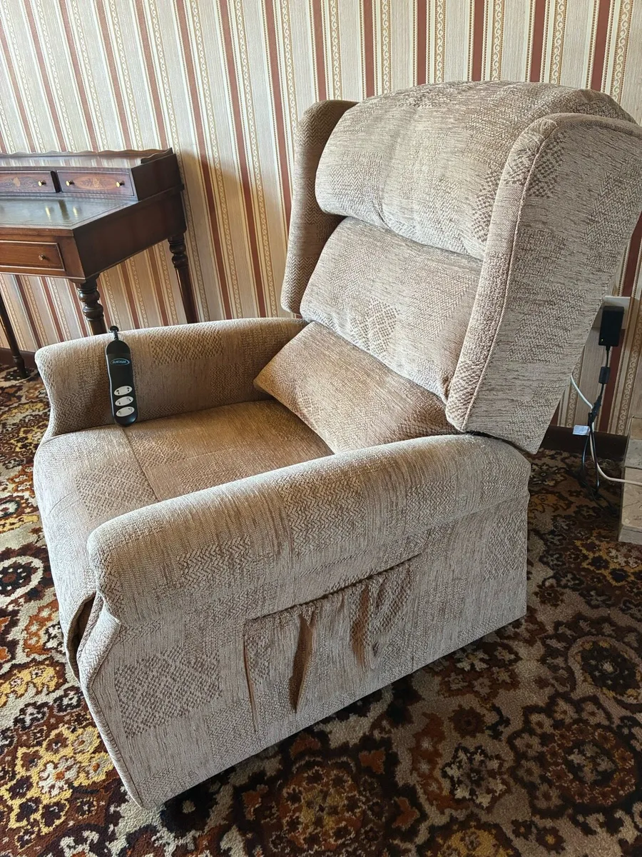 Electric riser recliner chair - Image 2