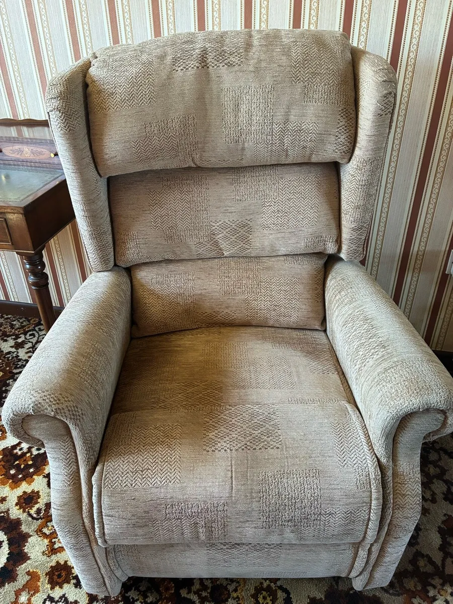Electric riser recliner chair - Image 3