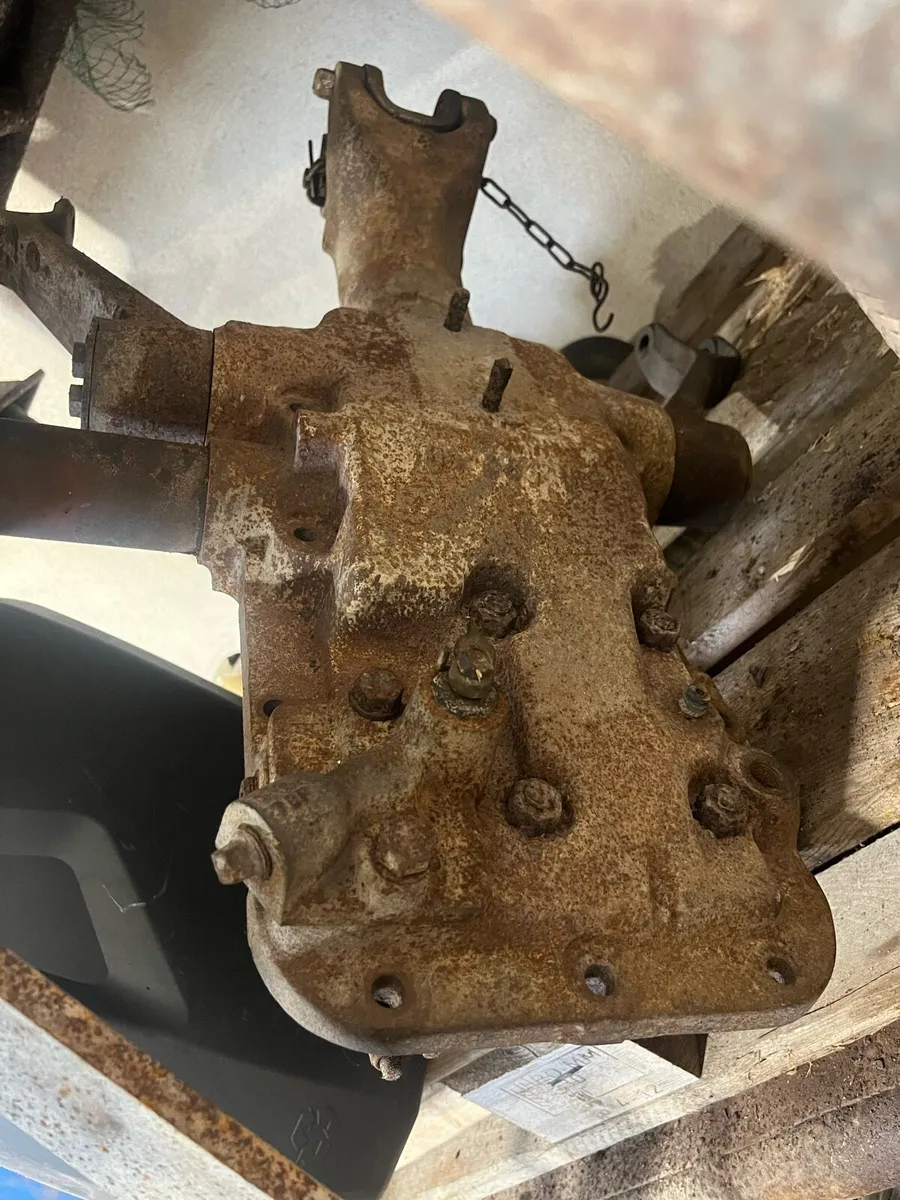 Massey Ferguson 35 35 x  hydraulic lid - Image 1