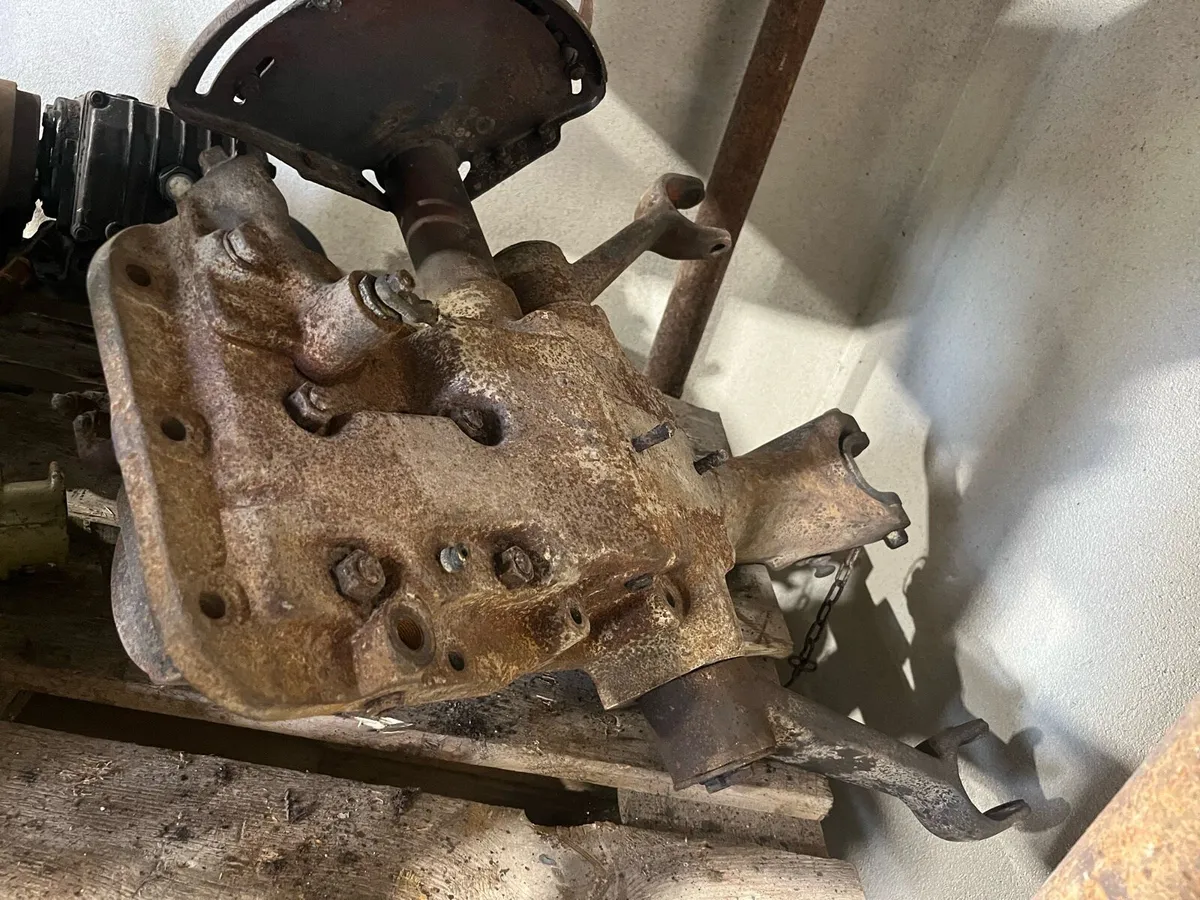 Massey Ferguson 35 35 x  hydraulic lid - Image 2