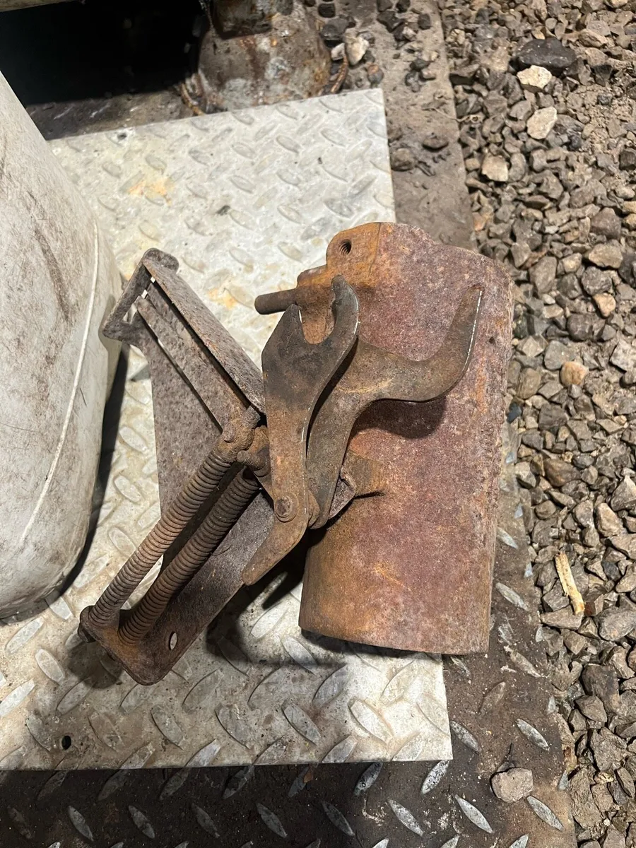 Massey Ferguson 35 35 x  hydraulic lid - Image 4