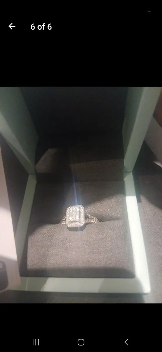 Engagement ring - Image 1