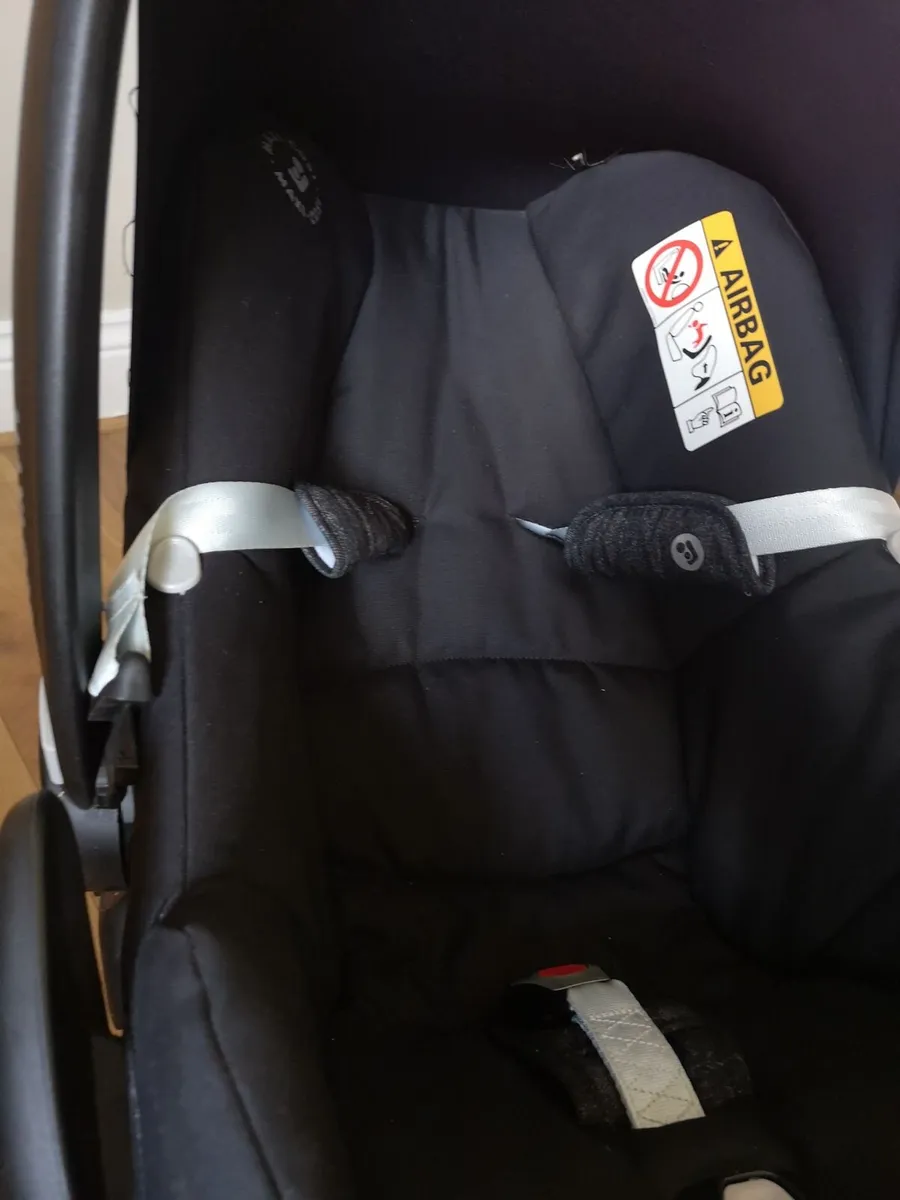 Maxi-Cosi Rock Baby Car Seat and Base - Image 2