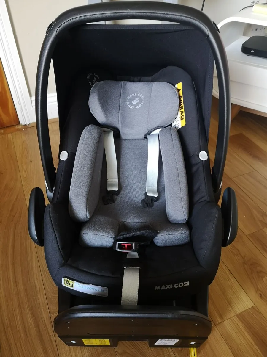 Maxi-Cosi Rock Baby Car Seat and Base - Image 1