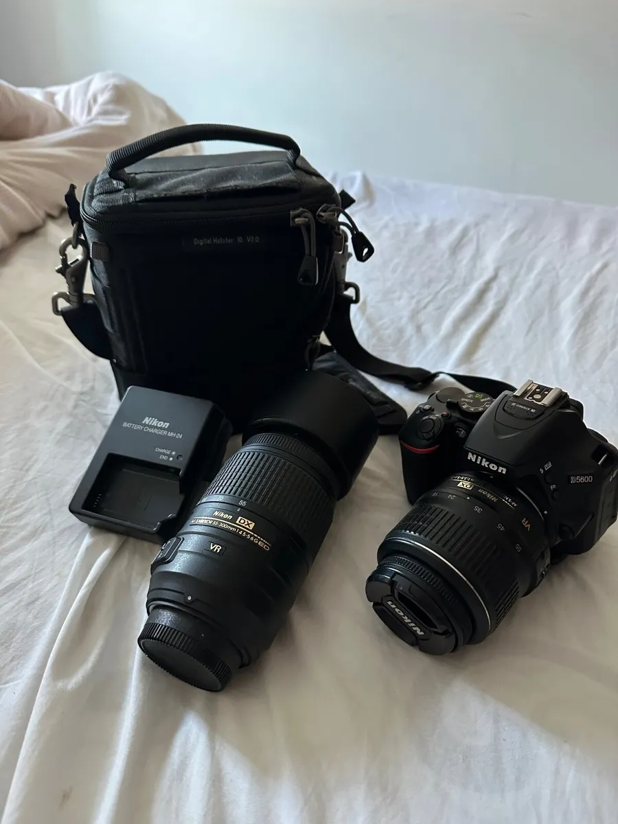 Nikon D5600 Camera with xtra telephoto lens. € Neg - Image 1
