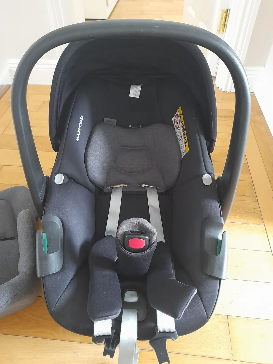 Maxi Cosi Pebble 360, Pearl 360 and isofix base - Image 3